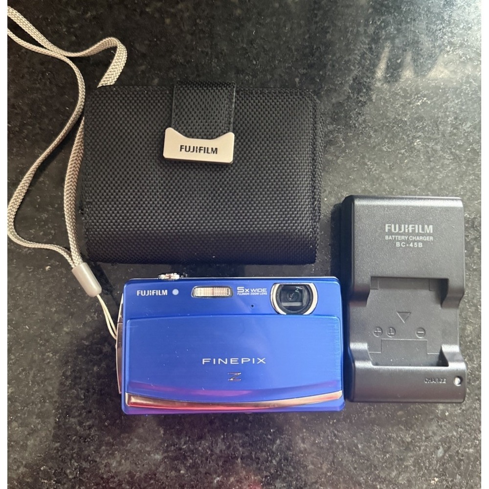 Fujifilm FinePix Z85WM Point-and-Shoot Camera Blue 3" Screen 14.2MP - Bundle